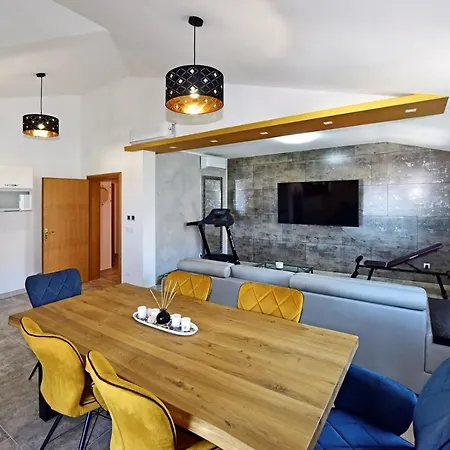 Deluxe Sea-view In Tar Apartment