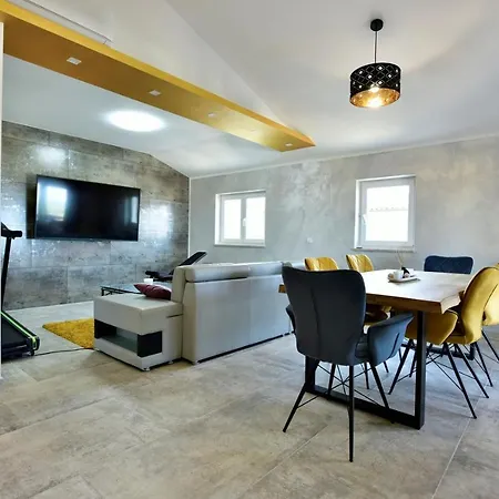 Deluxe Sea-view In Tar Apartment
